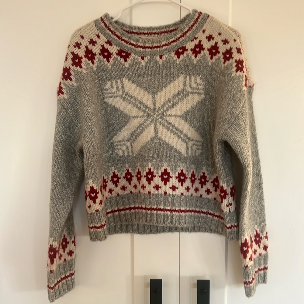 American Eagle sweater